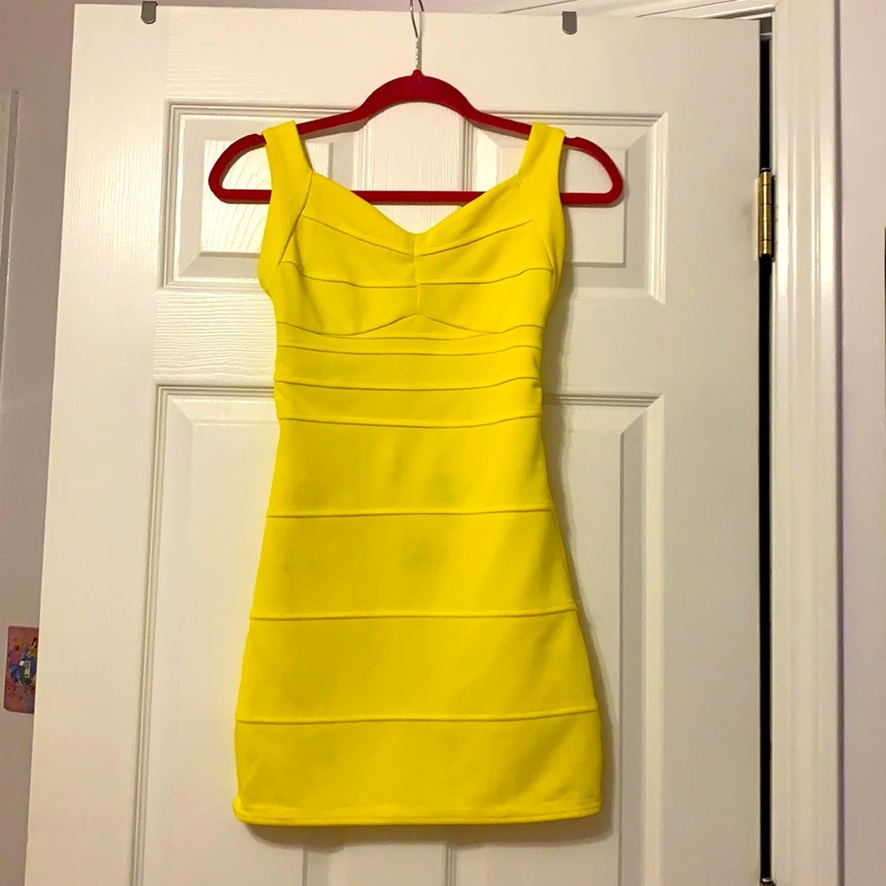 Backless dress